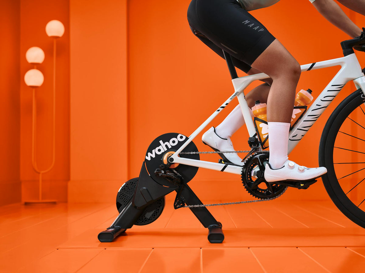Wahoo Fitness KICKR CORE 2 Indoor Fahrradtrainer mit ZWIFT COG und Click - Orange Zahnrad 3. Generation